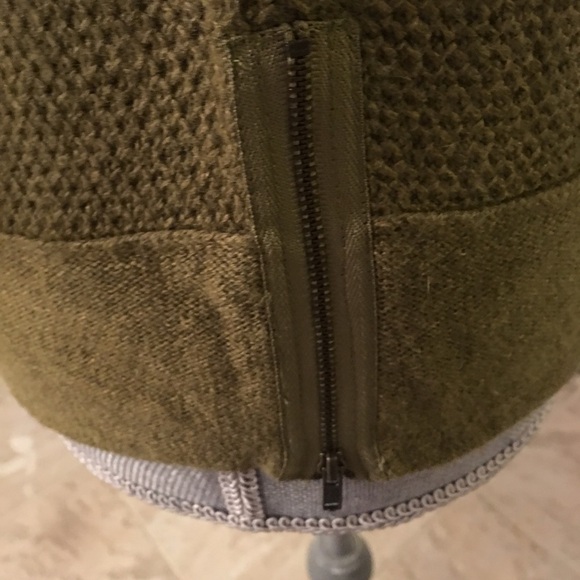 New- LOFT sweater. (11/20) - Picture 2 of 4